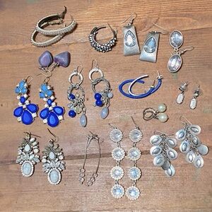 Lot of earrings with blue/clear color theme